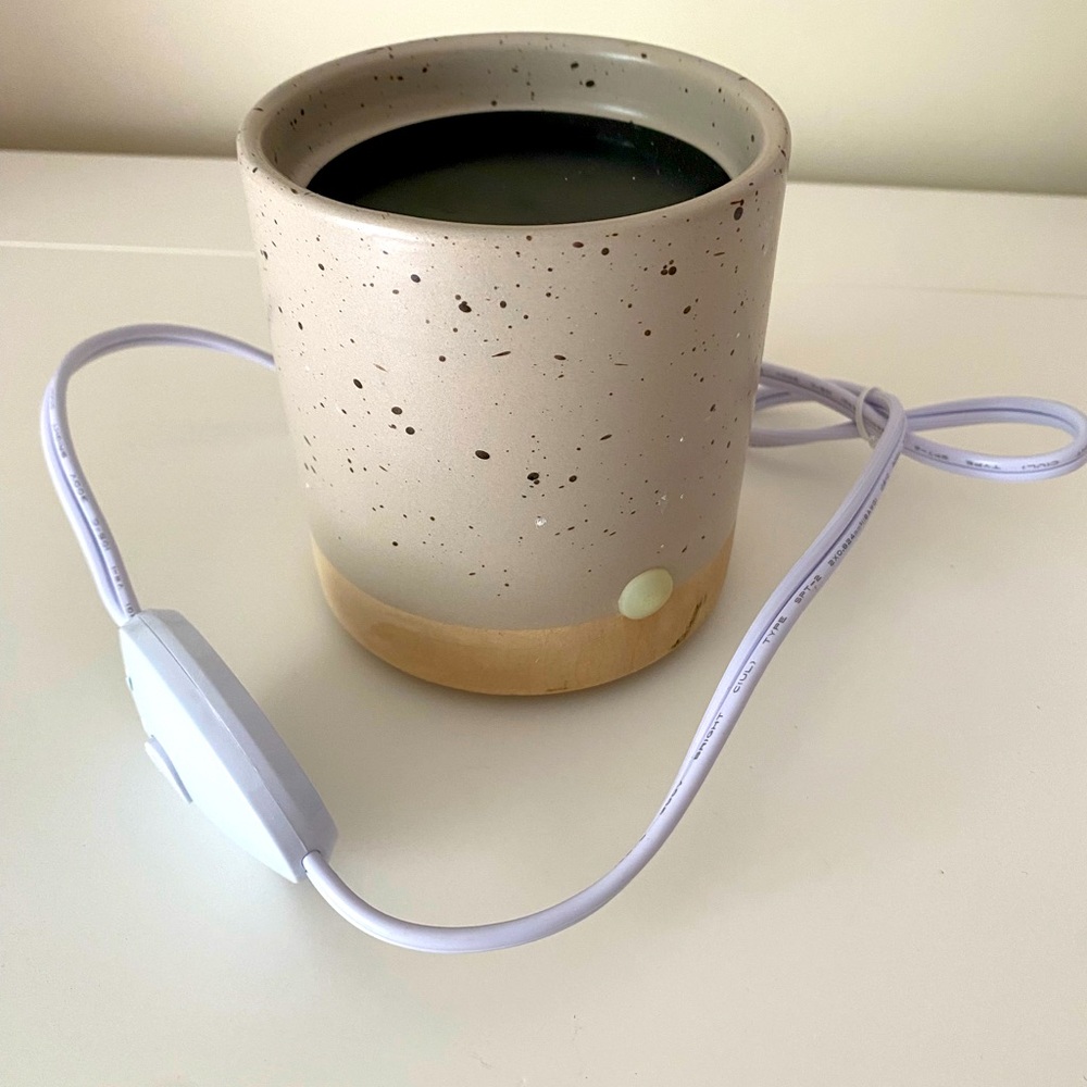 Essential oil dish warming stand